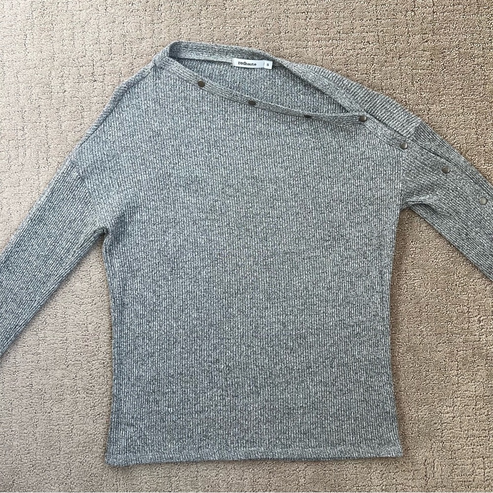 Redhaute Button Asymmetrical Off the Shoulder Lightweight Sweater - Picture 3 of 10